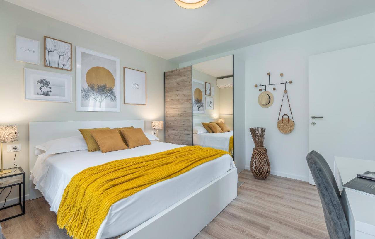 Just Renovated Stylish 2 Bedrooms Apartment Only A Few Steps From The Beach! Novigrad Istria Exteriér fotografie