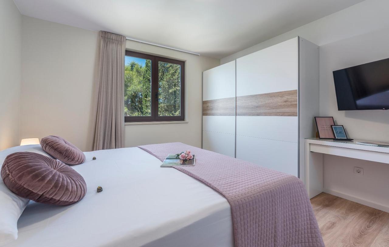 Just Renovated Stylish 2 Bedrooms Apartment Only A Few Steps From The Beach! Novigrad Istria Exteriér fotografie