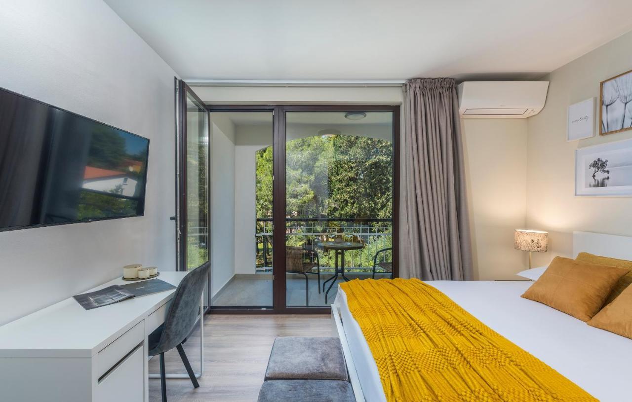 Just Renovated Stylish 2 Bedrooms Apartment Only A Few Steps From The Beach! Novigrad Istria Exteriér fotografie