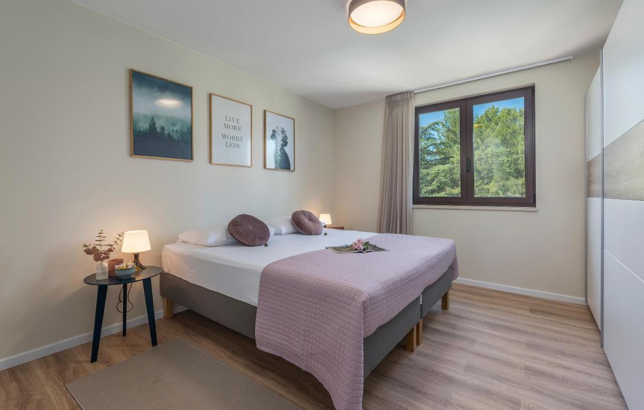 Just Renovated Stylish 2 Bedrooms Apartment Only A Few Steps From The Beach! Novigrad Istria Exteriér fotografie