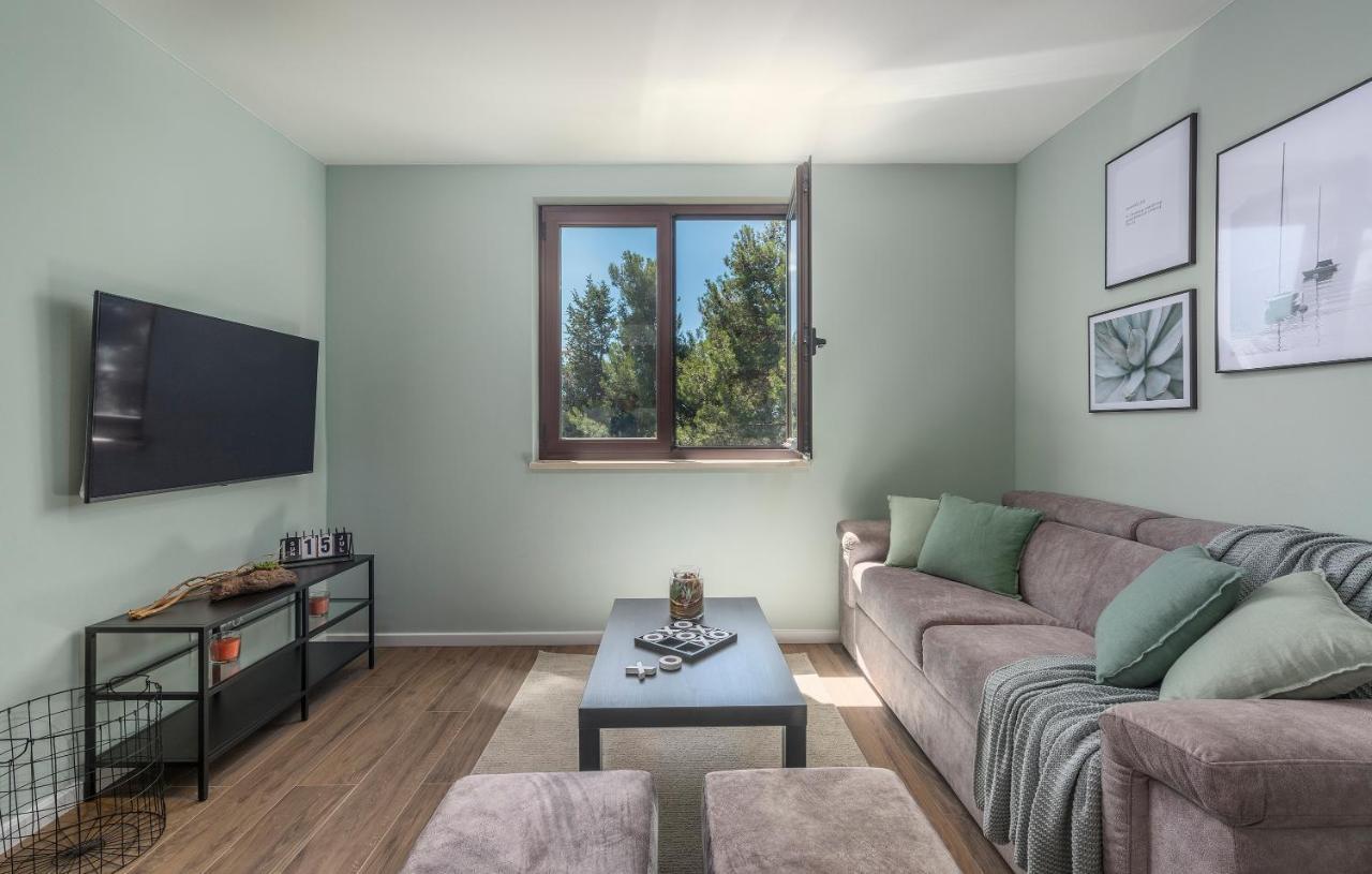 Just Renovated Stylish 2 Bedrooms Apartment Only A Few Steps From The Beach! Novigrad Istria Exteriér fotografie